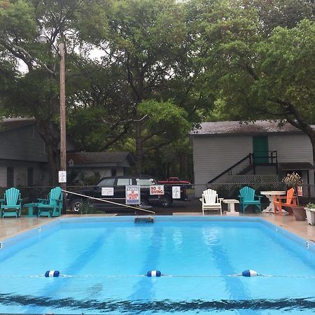 Captain'S Cove Motel Oak Island Exterior foto