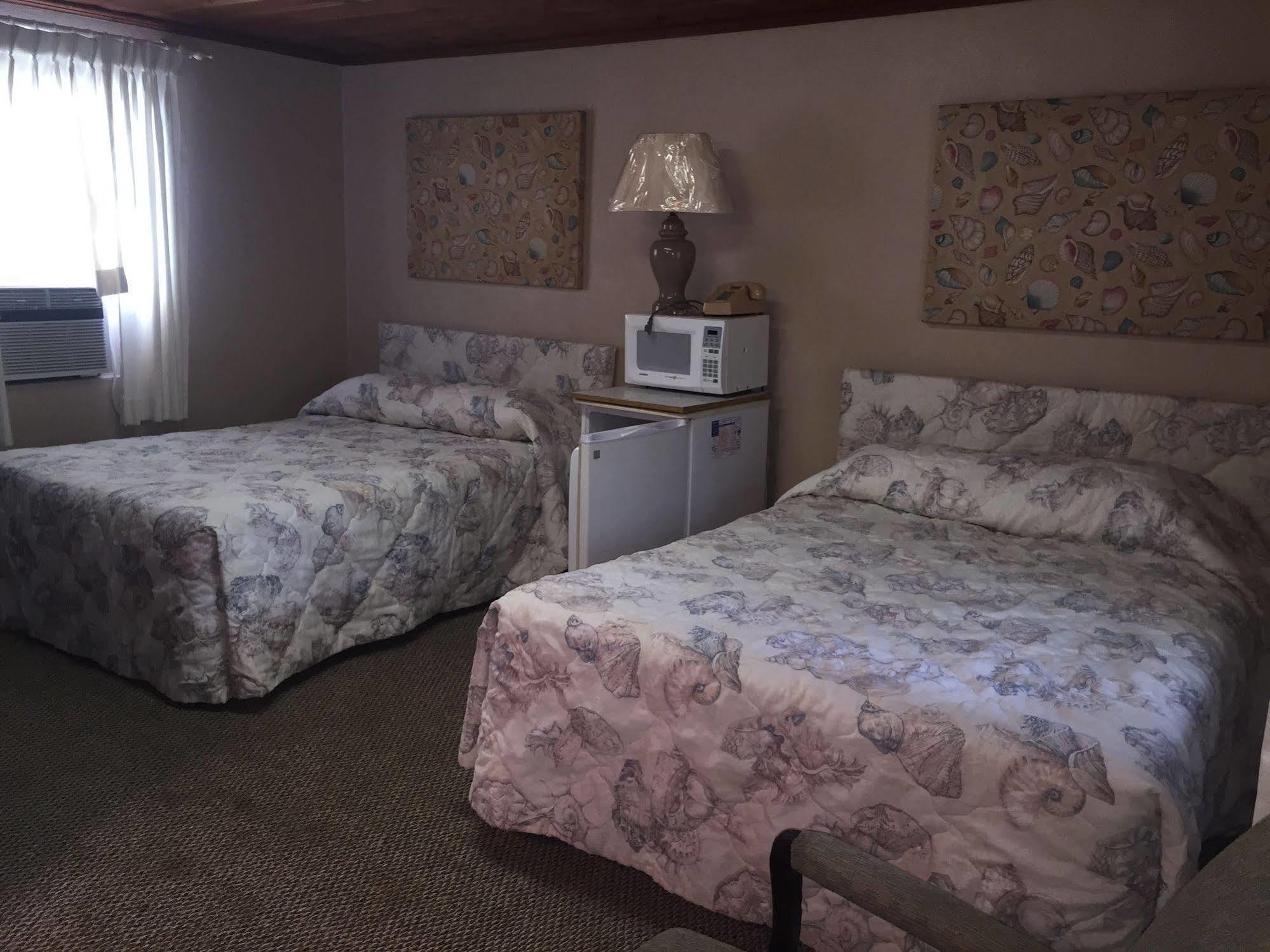 Captain'S Cove Motel Oak Island Exterior foto