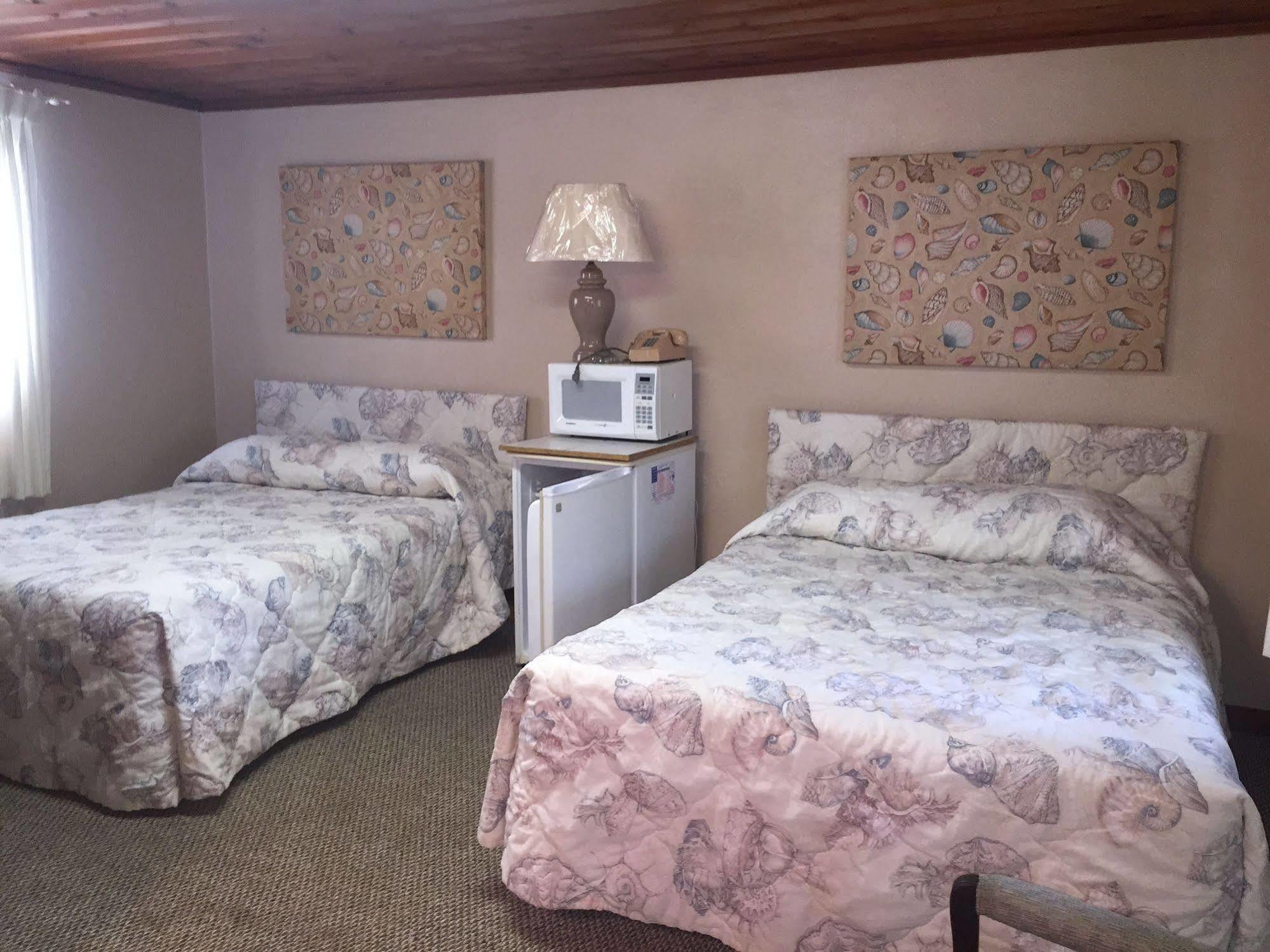 Captain'S Cove Motel Oak Island Exterior foto