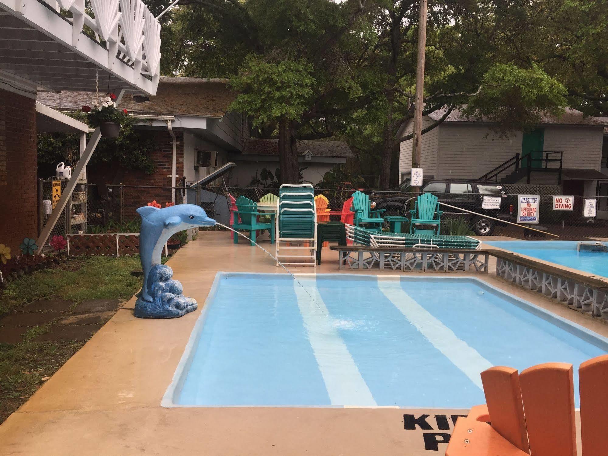 Captain'S Cove Motel Oak Island Exterior foto