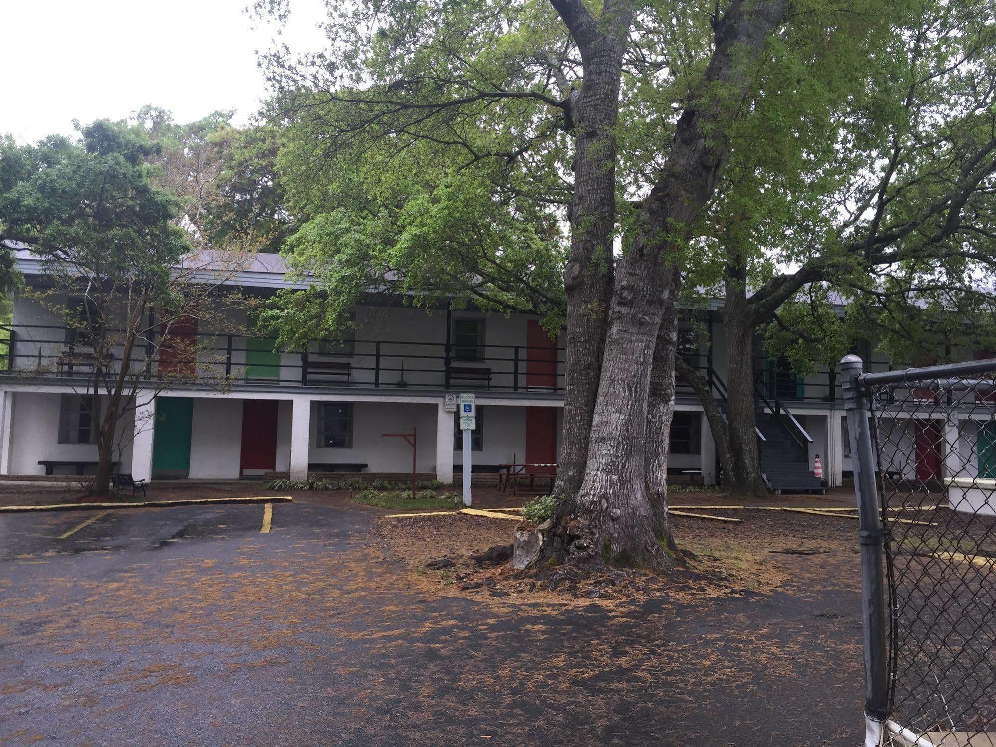 Captain'S Cove Motel Oak Island Exterior foto